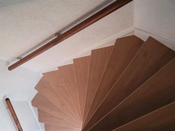 Gedraaide trap met overzettreden in een vooroorlogse woning